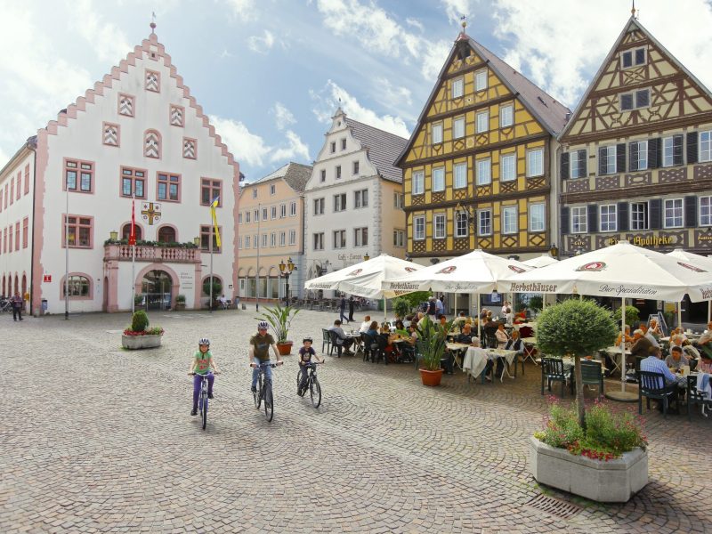 Markplatz mit altem Rathaus - Rechte Bad Mergentheim